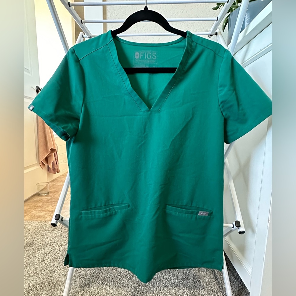 Figs scrub top